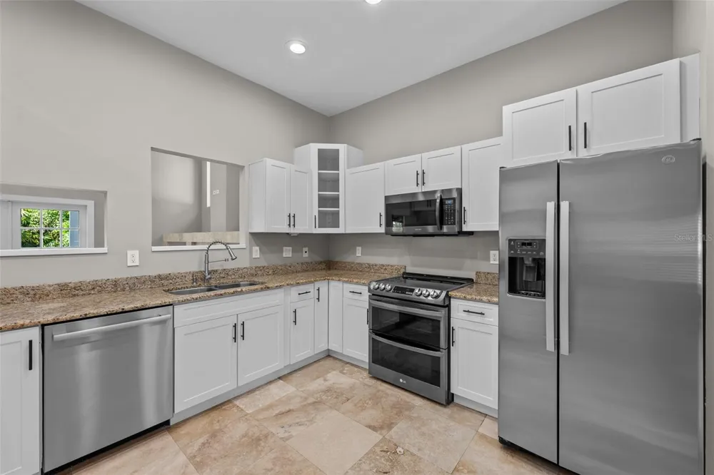 1513 E PARK CIRCLE Tampa, FL 33610