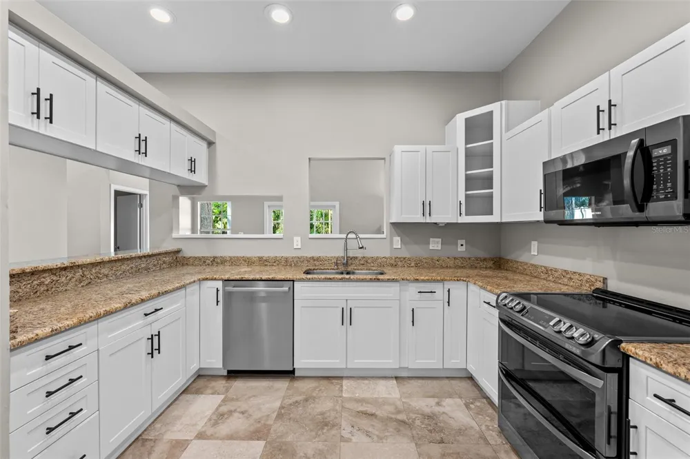1513 E PARK CIRCLE Tampa, FL 33610