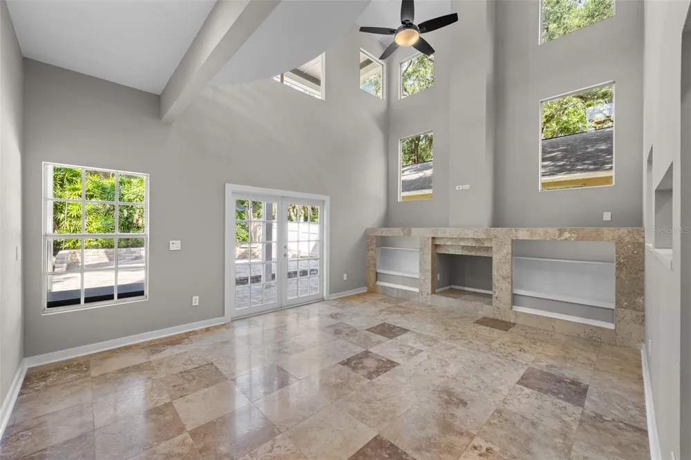 1513 E PARK CIRCLE Tampa, FL 33610