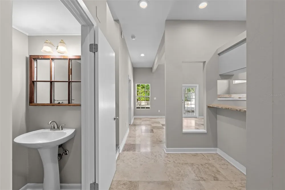 1513 E PARK CIRCLE Tampa, FL 33610