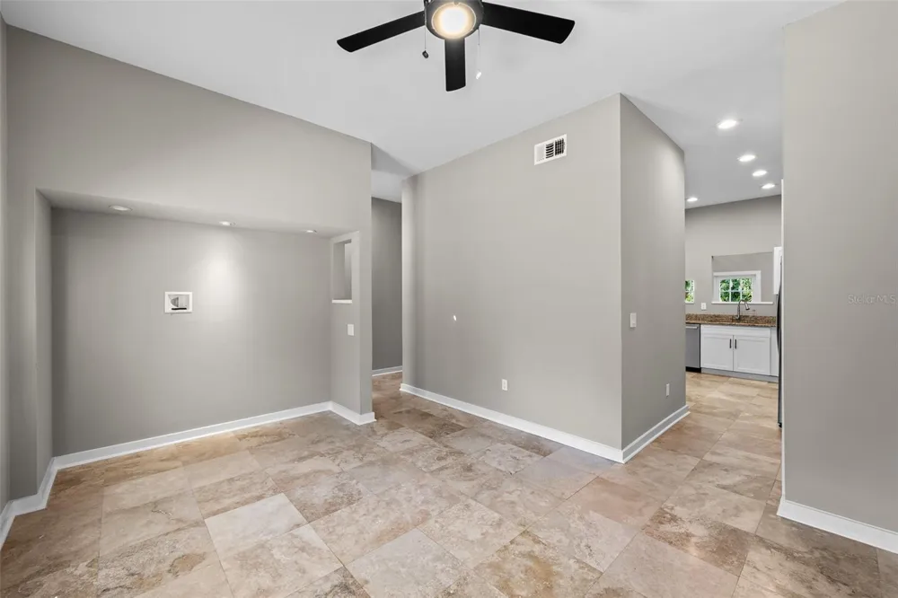 1513 E PARK CIRCLE Tampa, FL 33610