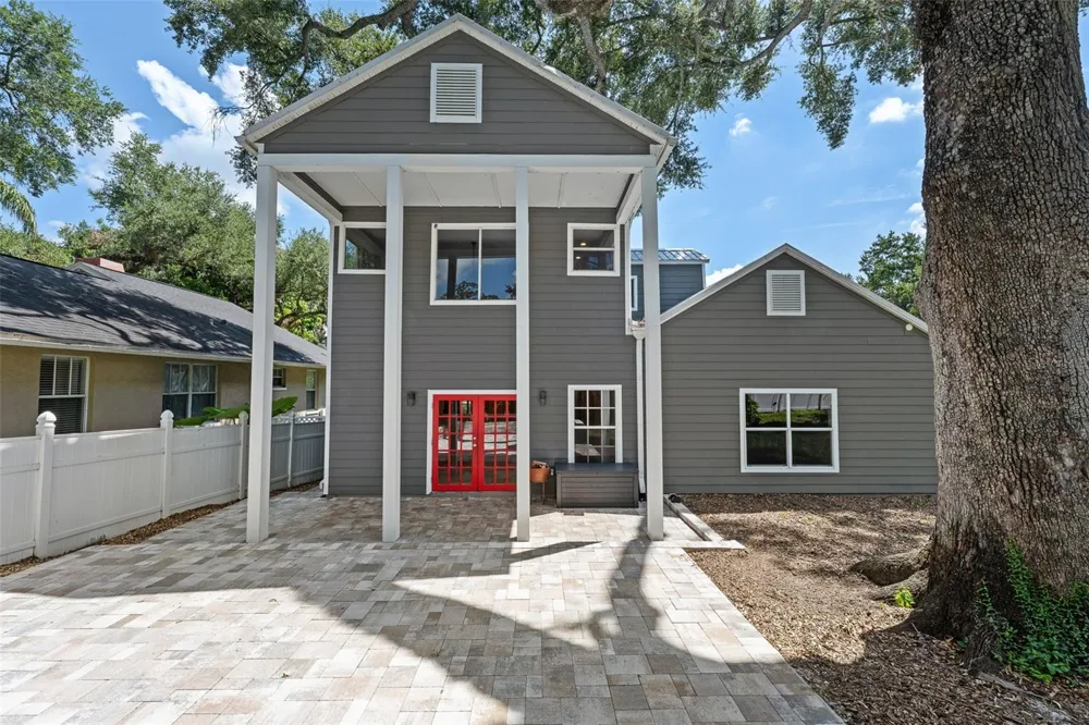 1513 E PARK CIRCLE Tampa, FL 33610