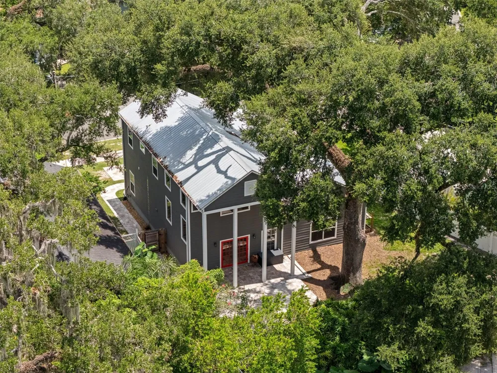 1513 E PARK CIRCLE Tampa, FL 33610