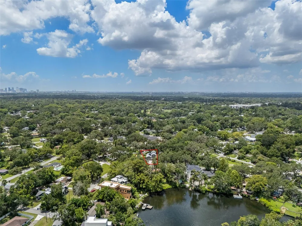 1513 E PARK CIRCLE Tampa, FL 33610