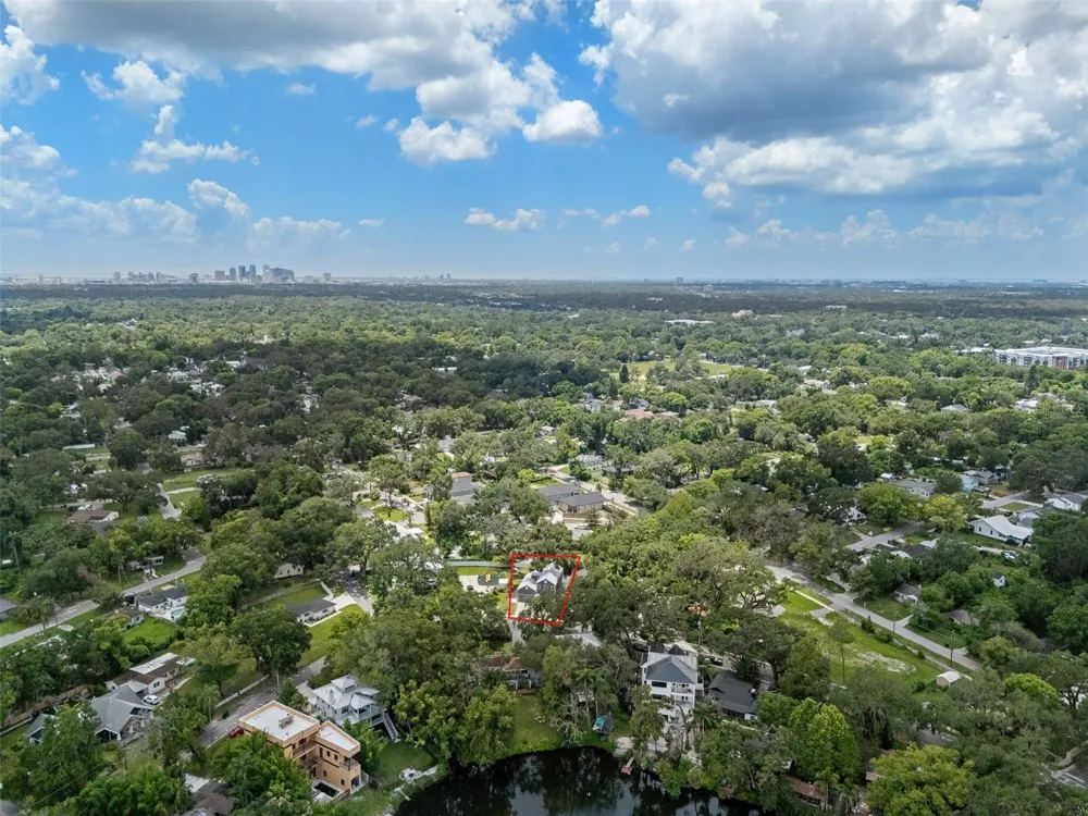 1513 E PARK CIRCLE Tampa, FL 33610