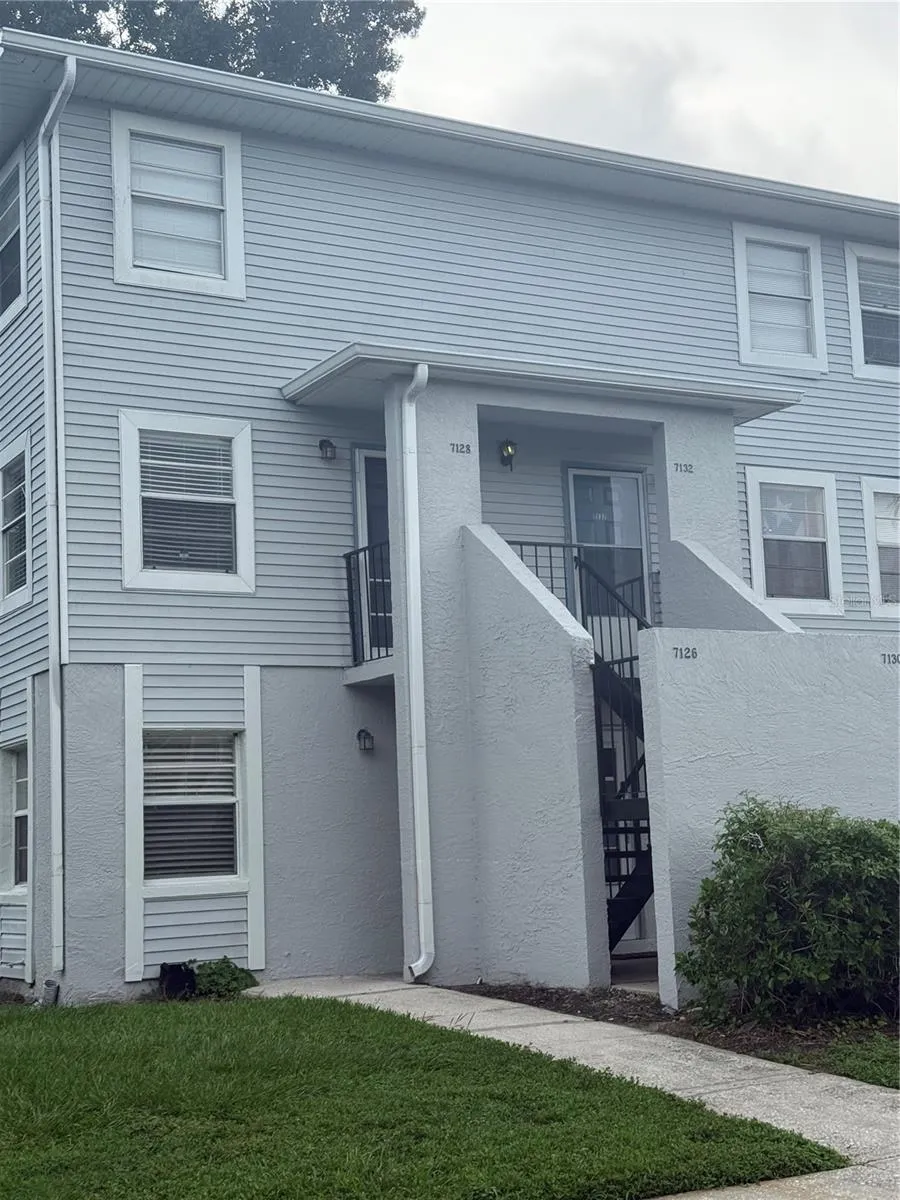 7128 WATERSIDE DRIVE #7128 Tampa, FL 33617
