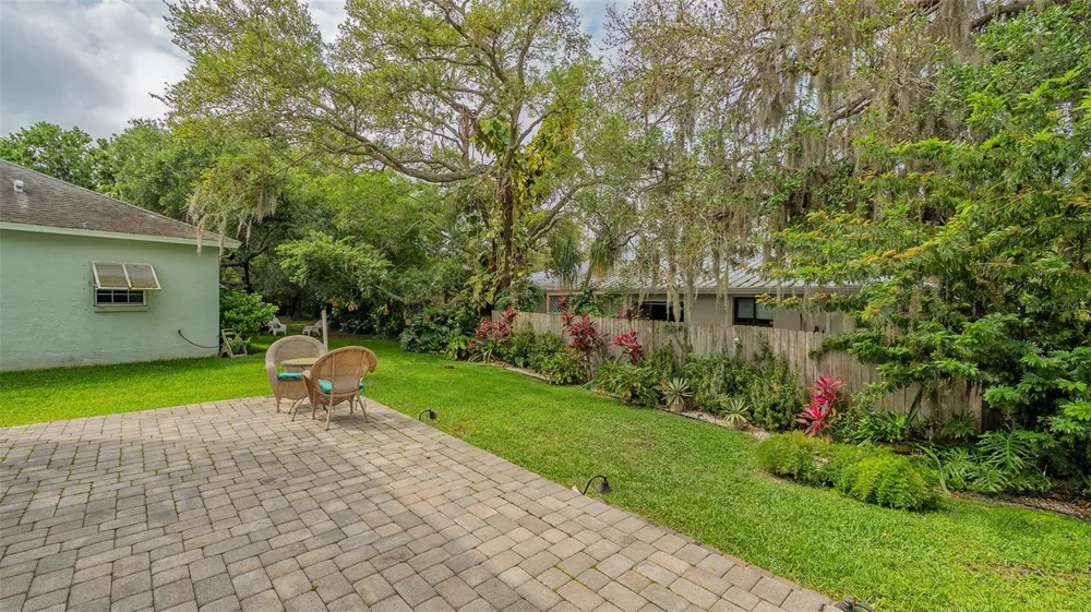 86 ARBOR OAKS DRIVE Sarasota, FL 34232