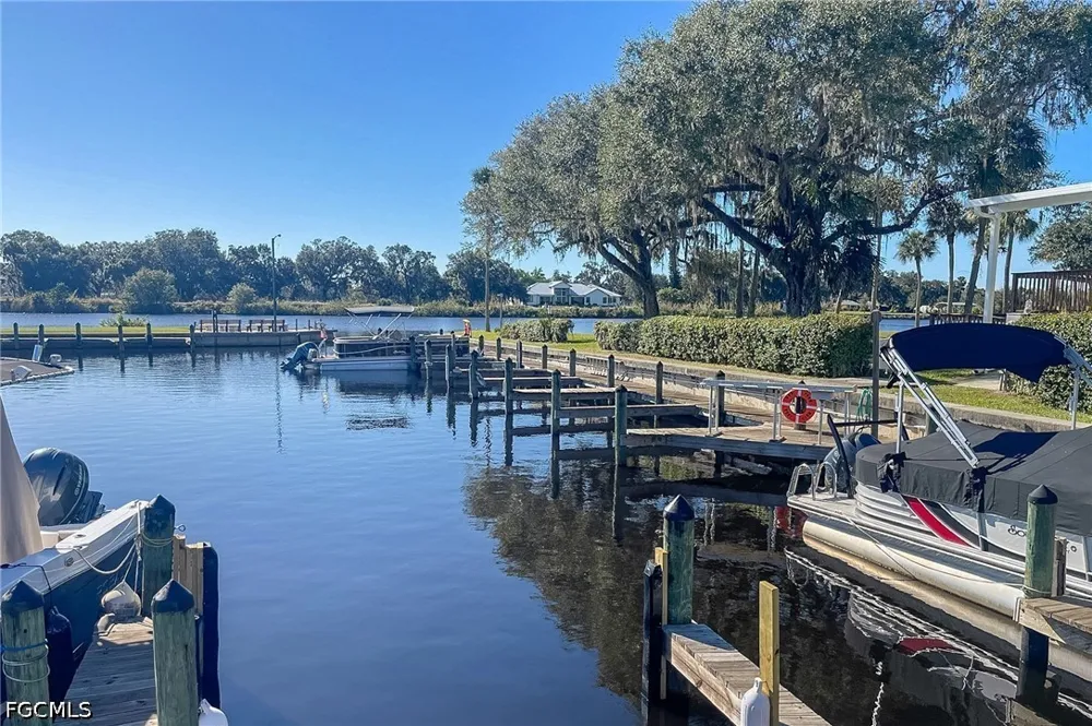 ASHE STREET Alva, FL 33920