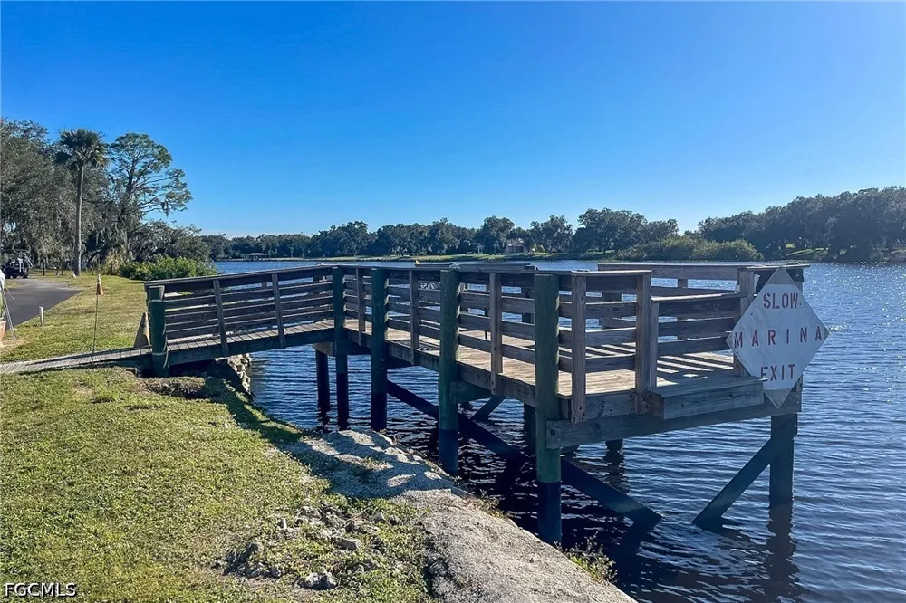 ASHE STREET Alva, FL 33920