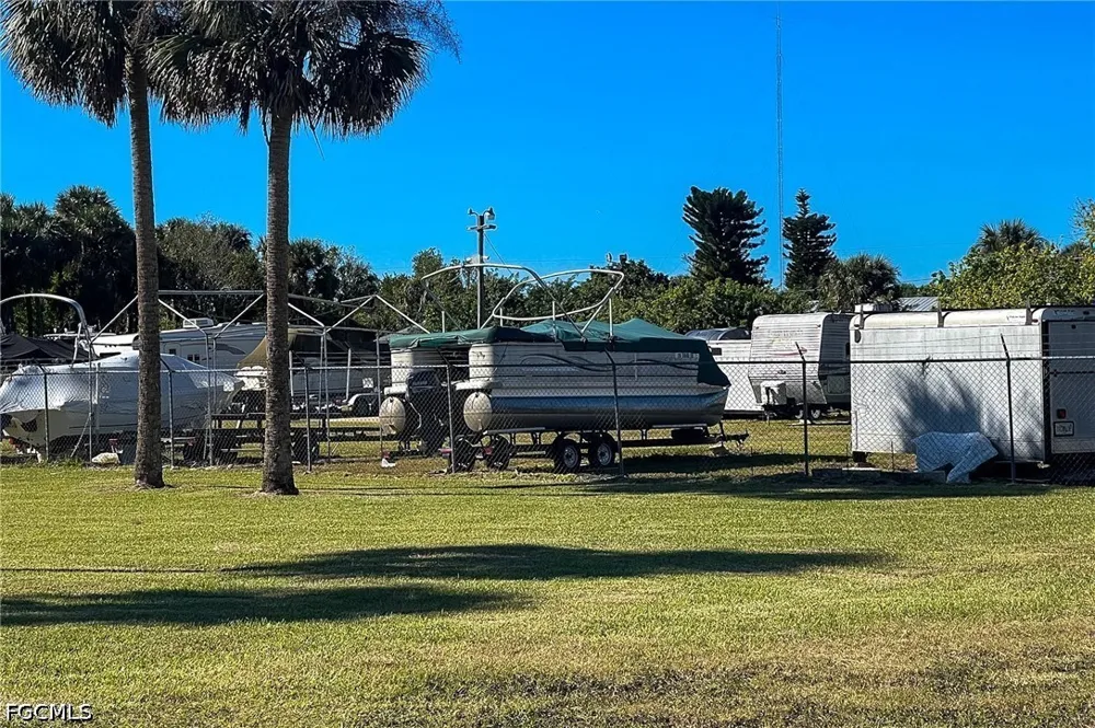 ASHE STREET Alva, FL 33920