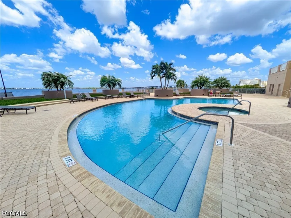 W 1st Street #304 Fort Myers, FL 33901
