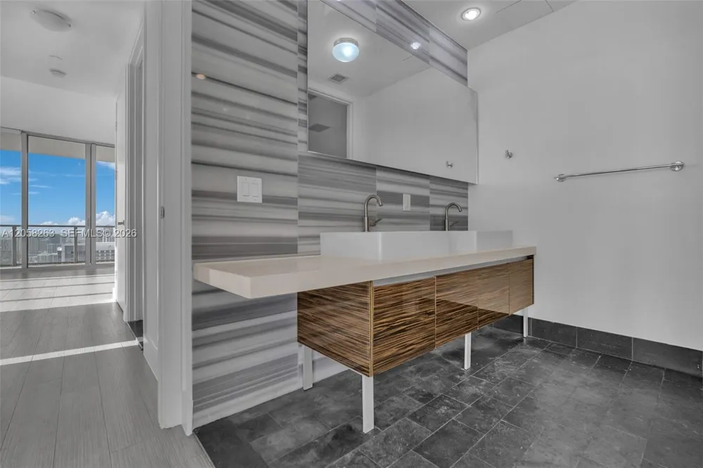 1100 Biscayne Blvd #4308 Miami, FL 33132