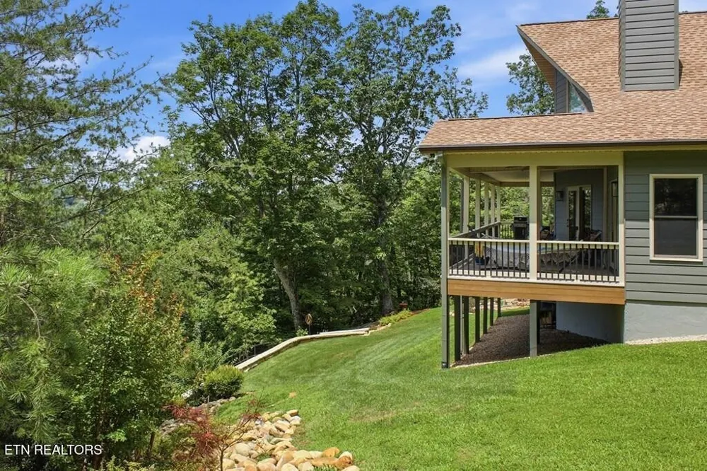 583 Cliff Park Rd Monterey, TN 38574