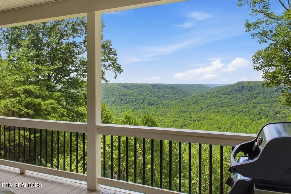 583 Cliff Park Rd Monterey, TN 38574