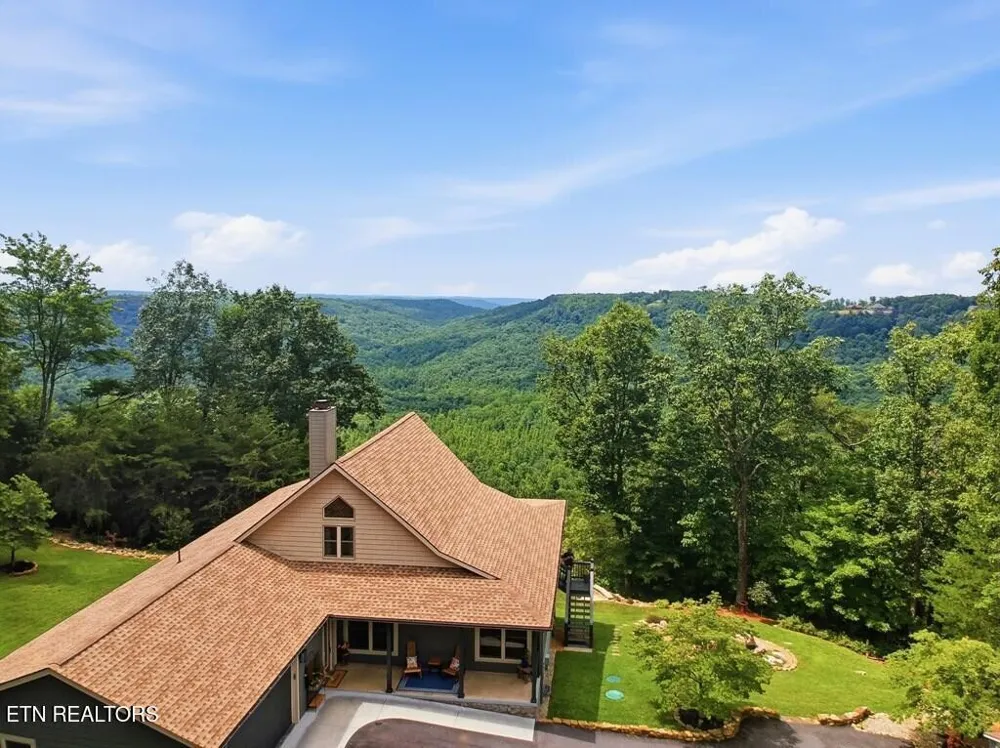 583 Cliff Park Rd Monterey, TN 38574