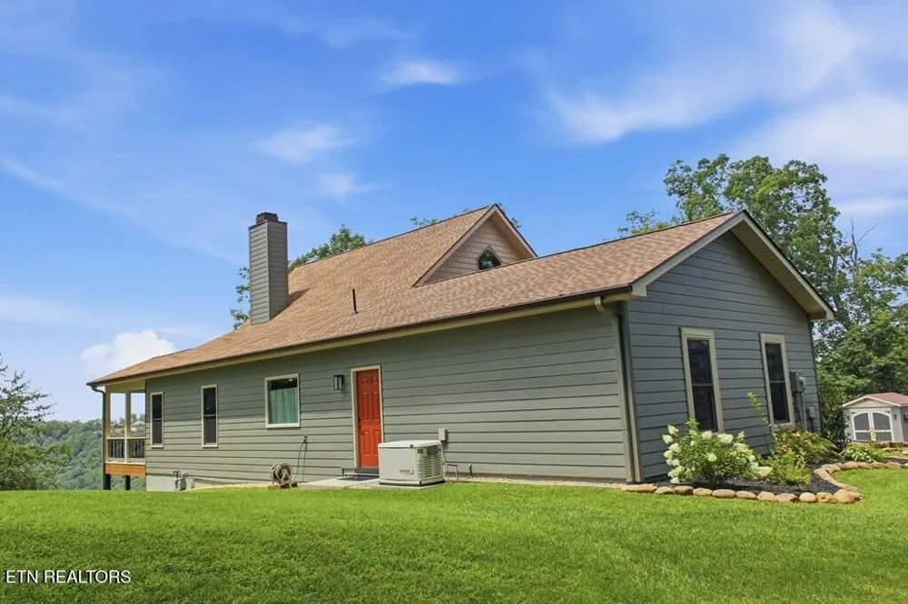 583 Cliff Park Rd Monterey, TN 38574