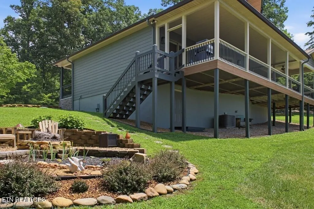 583 Cliff Park Rd Monterey, TN 38574