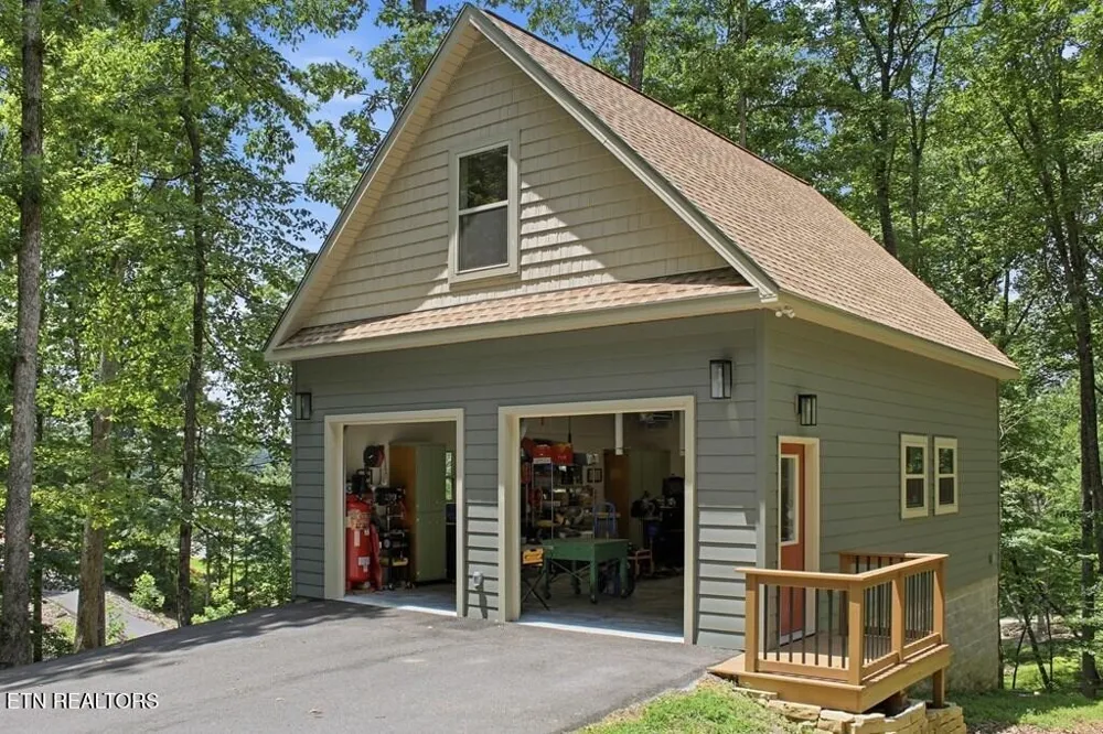 583 Cliff Park Rd Monterey, TN 38574