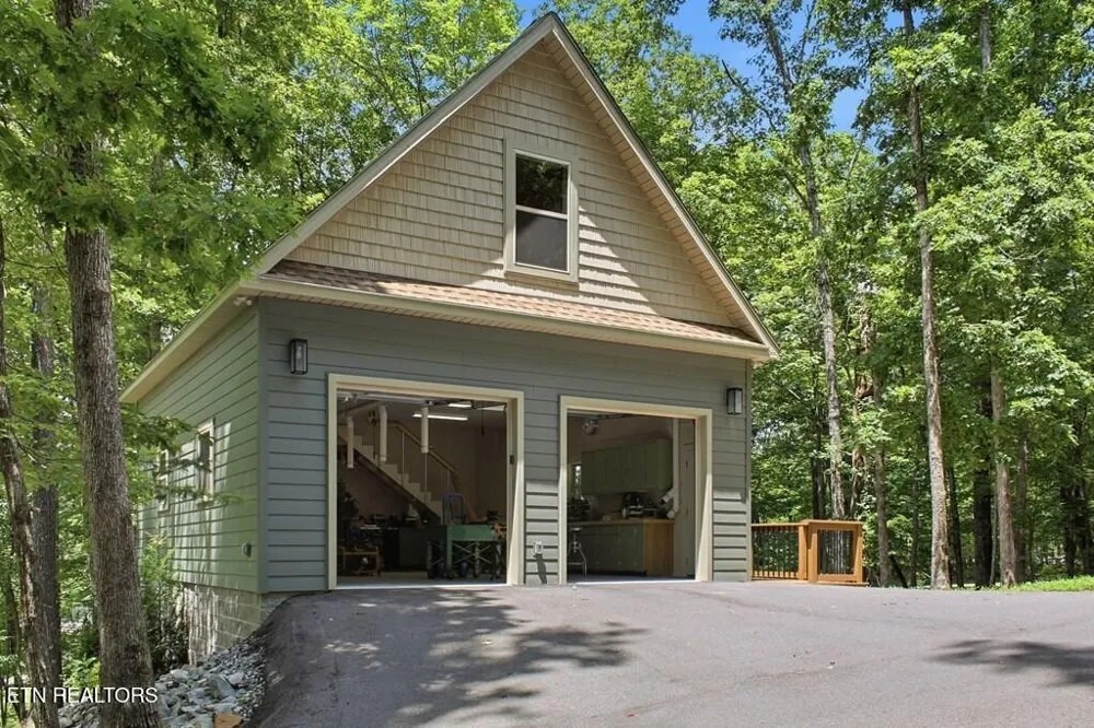 583 Cliff Park Rd Monterey, TN 38574