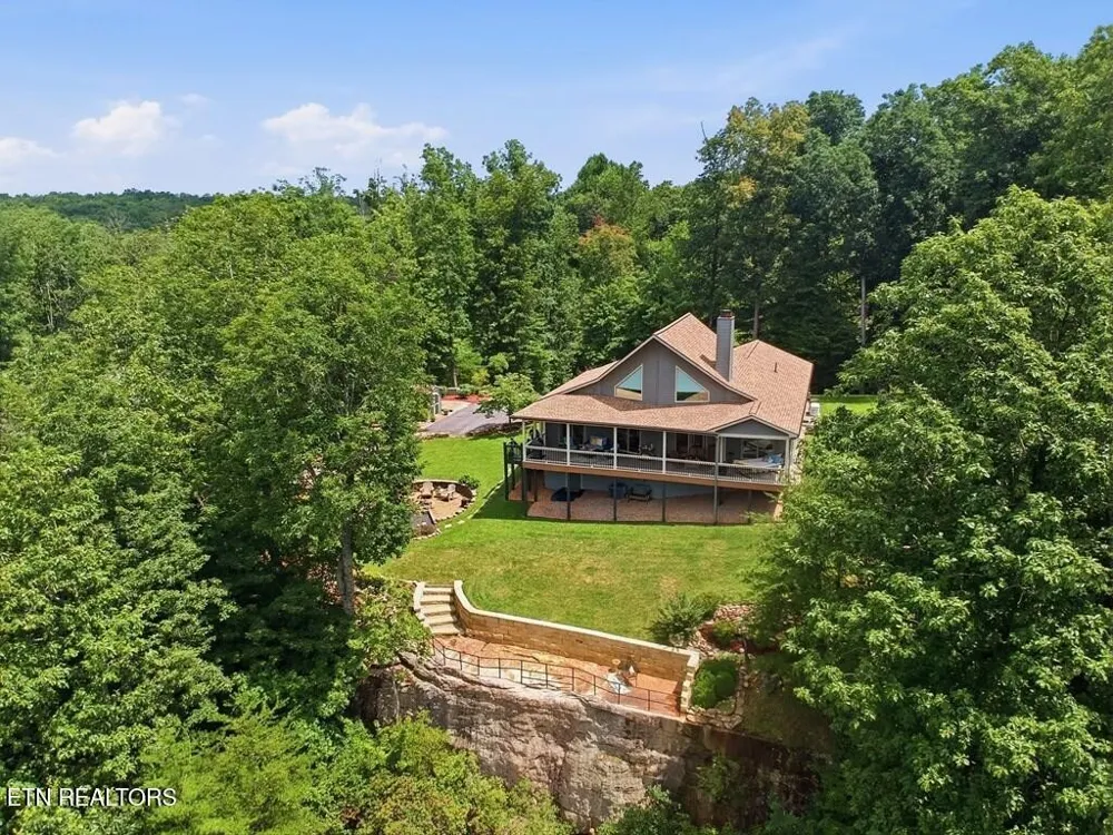583 Cliff Park Rd Monterey, TN 38574