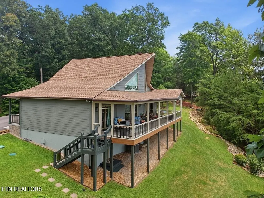 583 Cliff Park Rd Monterey, TN 38574