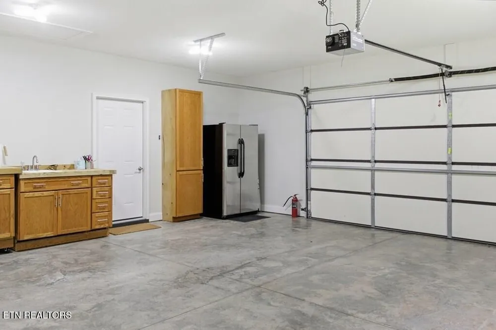 583 Cliff Park Rd Monterey, TN 38574