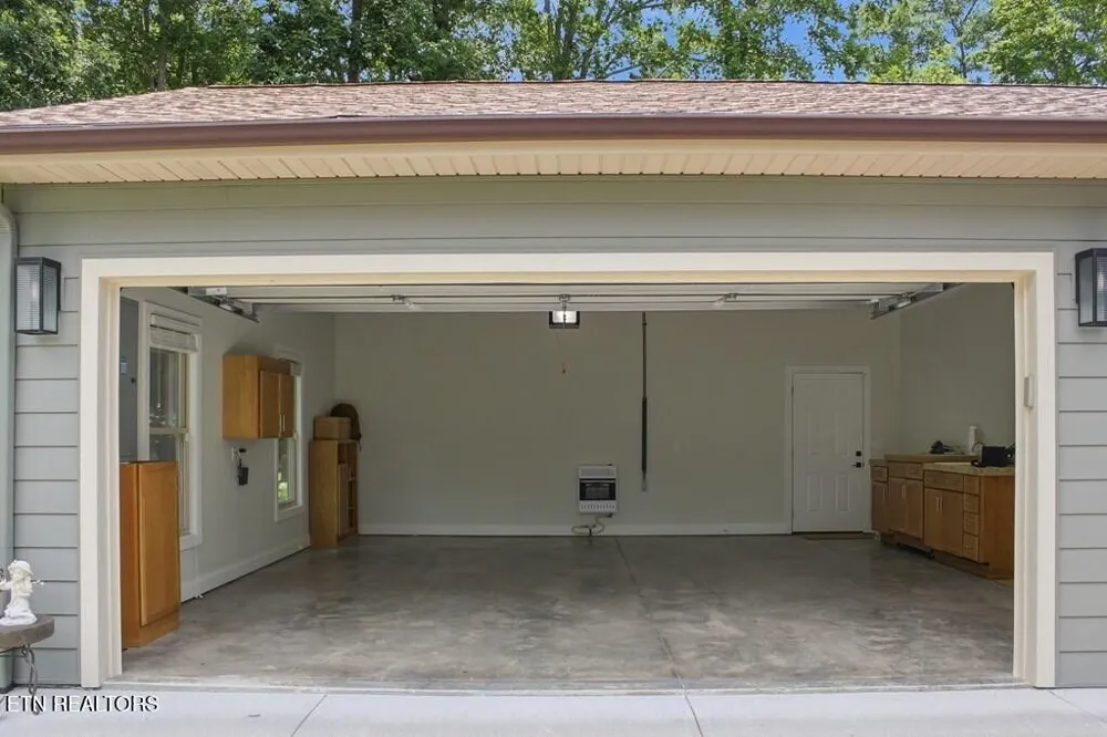 583 Cliff Park Rd Monterey, TN 38574