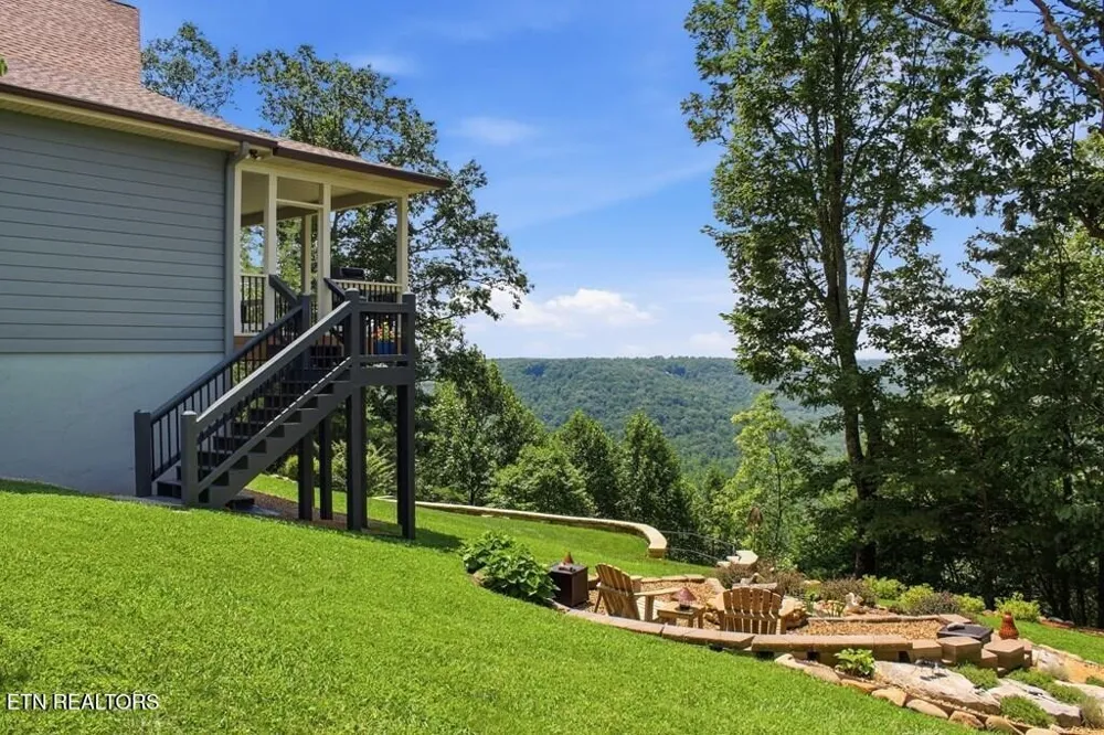 583 Cliff Park Rd Monterey, TN 38574