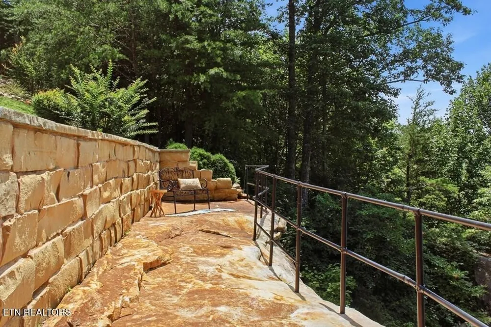 583 Cliff Park Rd Monterey, TN 38574