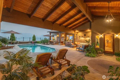 100 Ridgeview Drive