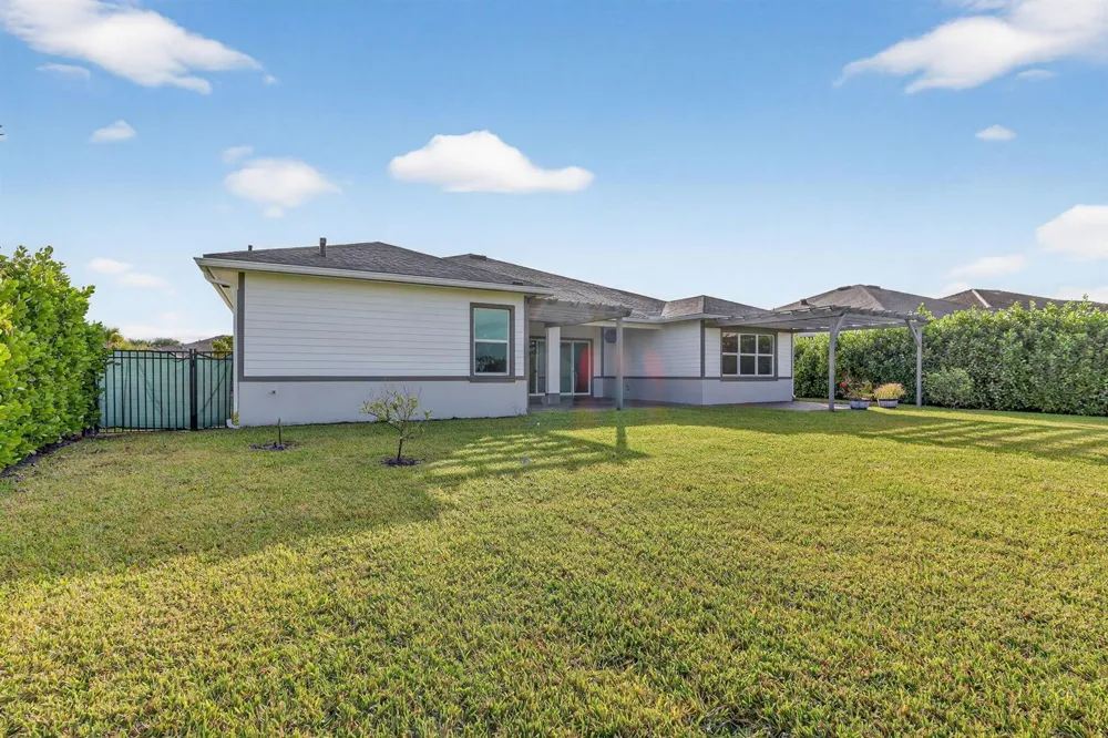 799 Hookline Circle Loxahatchee, FL 33470
