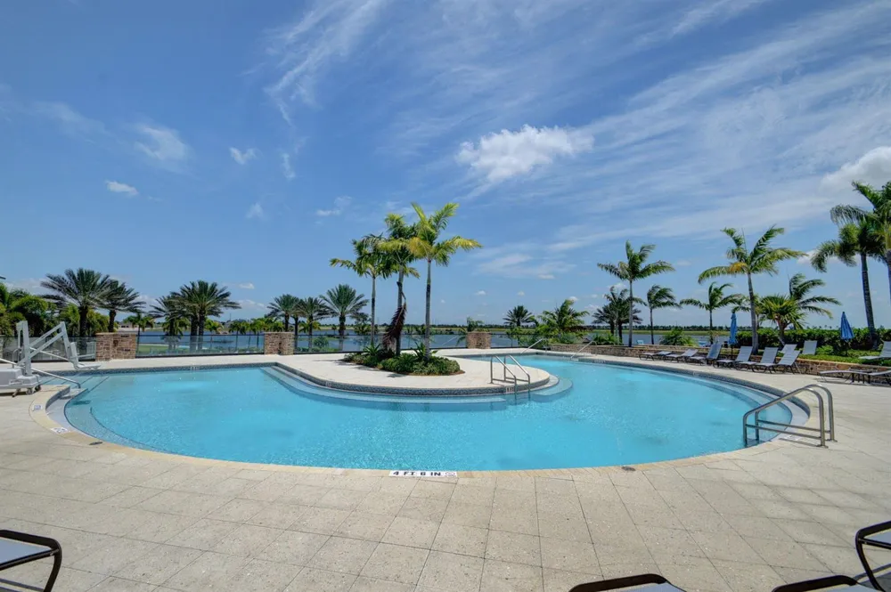 799 Hookline Circle Loxahatchee, FL 33470