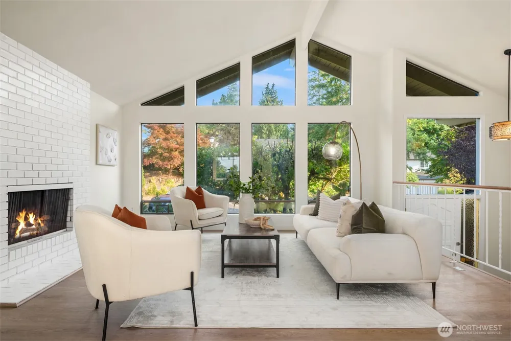 12218 SE 47th Place Bellevue, WA 98006