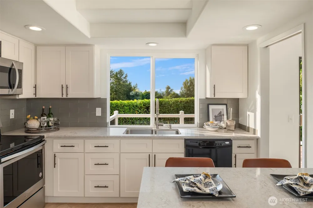 12218 SE 47th Place Bellevue, WA 98006