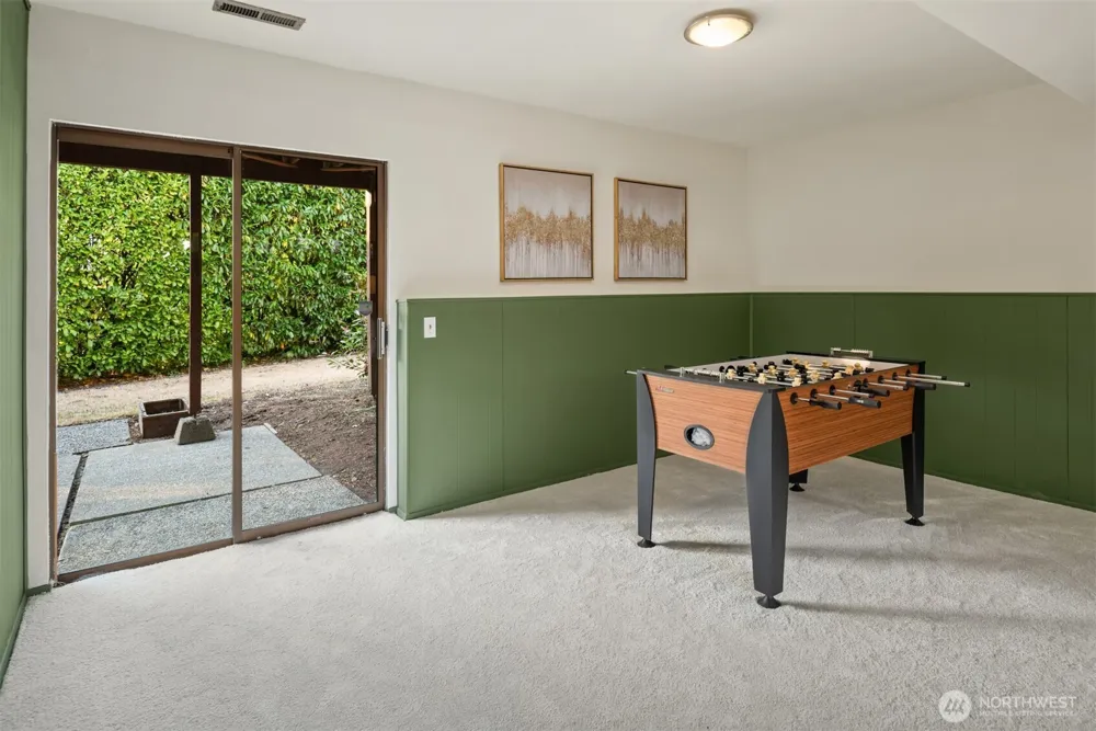12218 SE 47th Place Bellevue, WA 98006