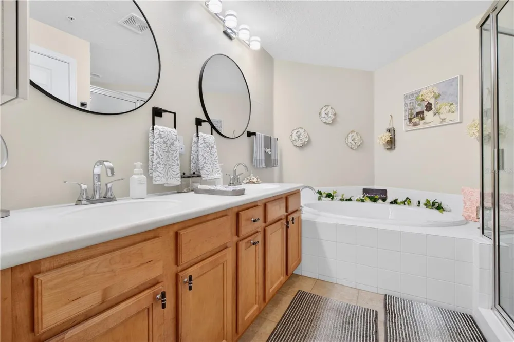 852 LANTERN WAY Clearwater, FL 33765