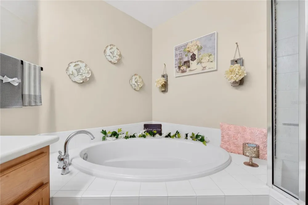852 LANTERN WAY Clearwater, FL 33765