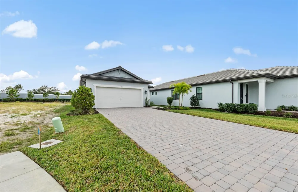 4695 BLUE STAR COURT North Port, FL 34289