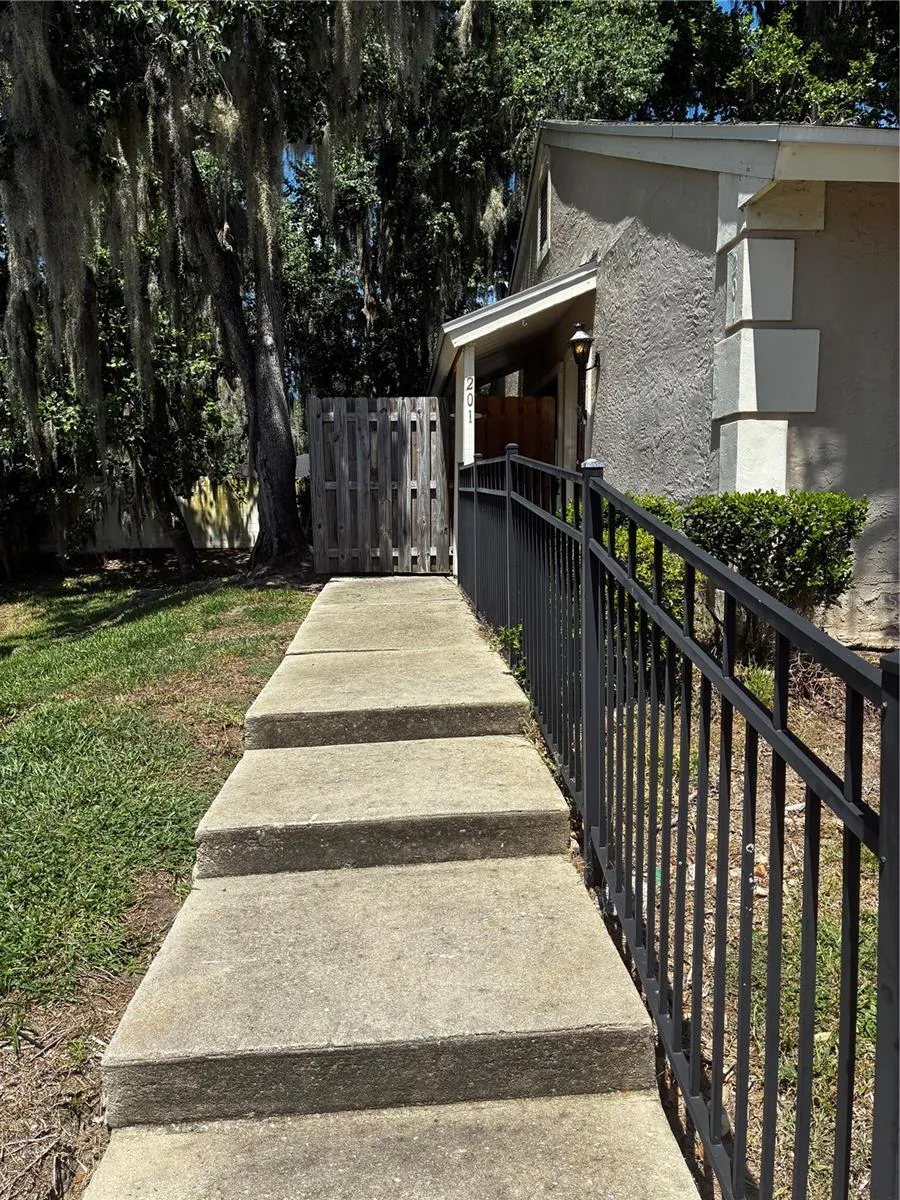 1701 SE 24TH ROAD #201 ocala, FL 34471