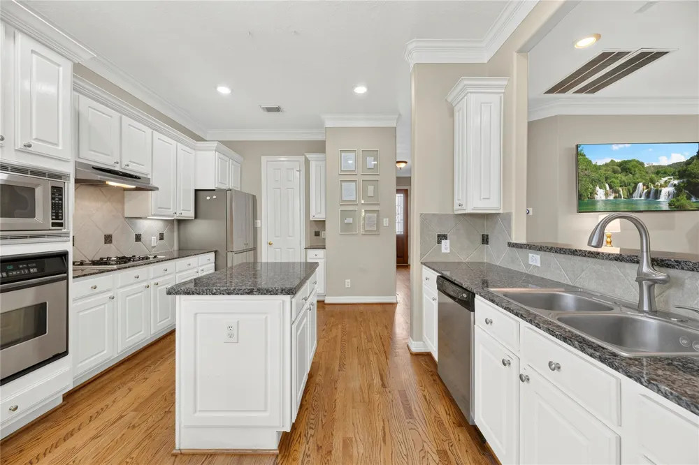 2606 Shady Acres Landing Houston, TX 77008