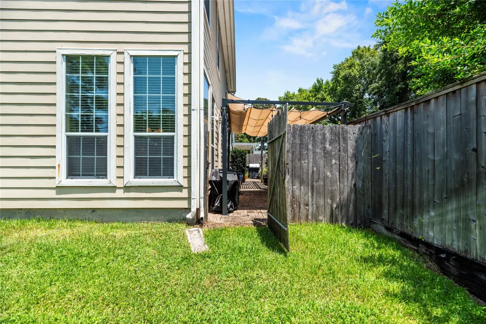 2606 Shady Acres Landing Houston, TX 77008