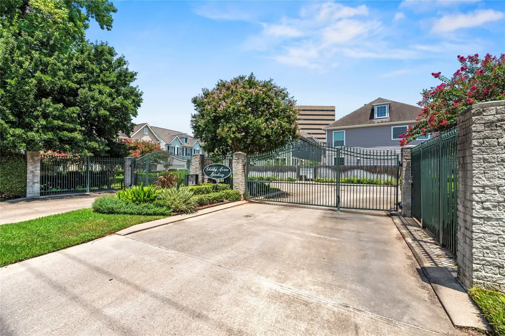 2606 Shady Acres Landing Houston, TX 77008