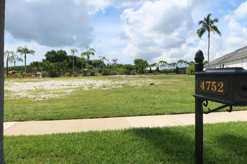 4752 BOCAIRE BOULEVARD Boca Raton, FL 33487