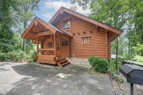 917 Pine Cone Way