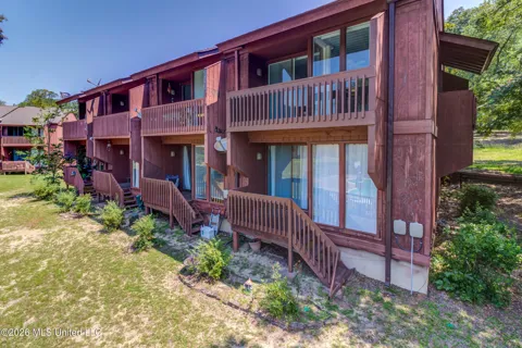 229 Lakeside Villa