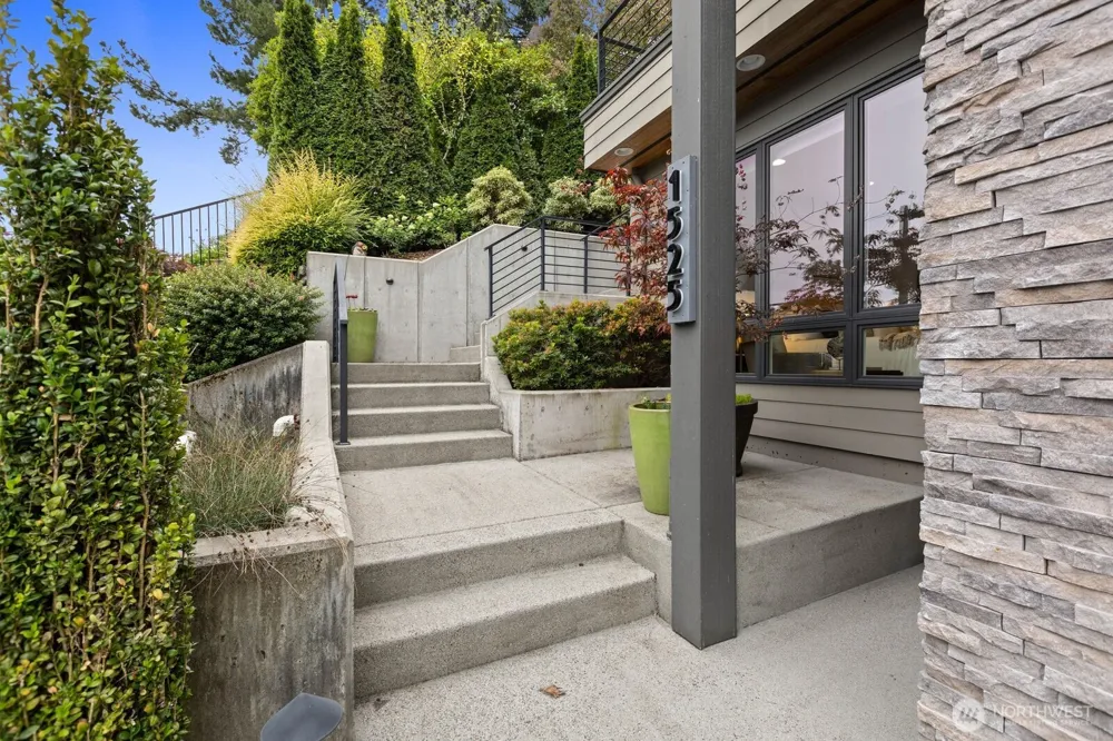 1525 36th Avenue S Seattle, WA 98144