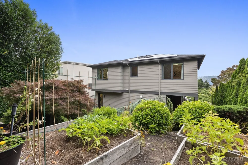 1525 36th Avenue S Seattle, WA 98144