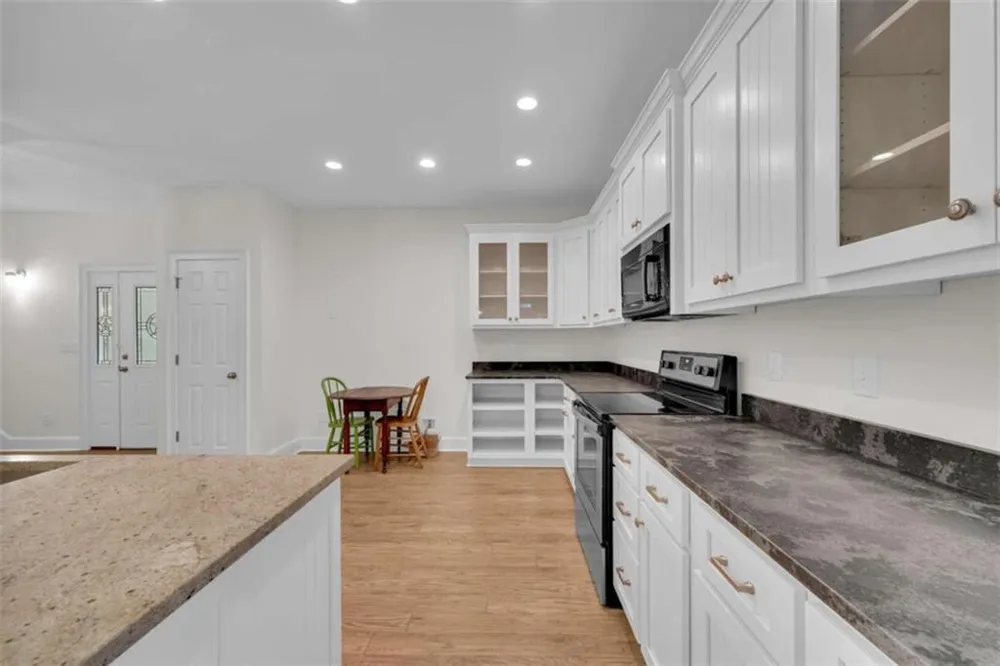 27 Classic Drive Hartwell, GA 30643