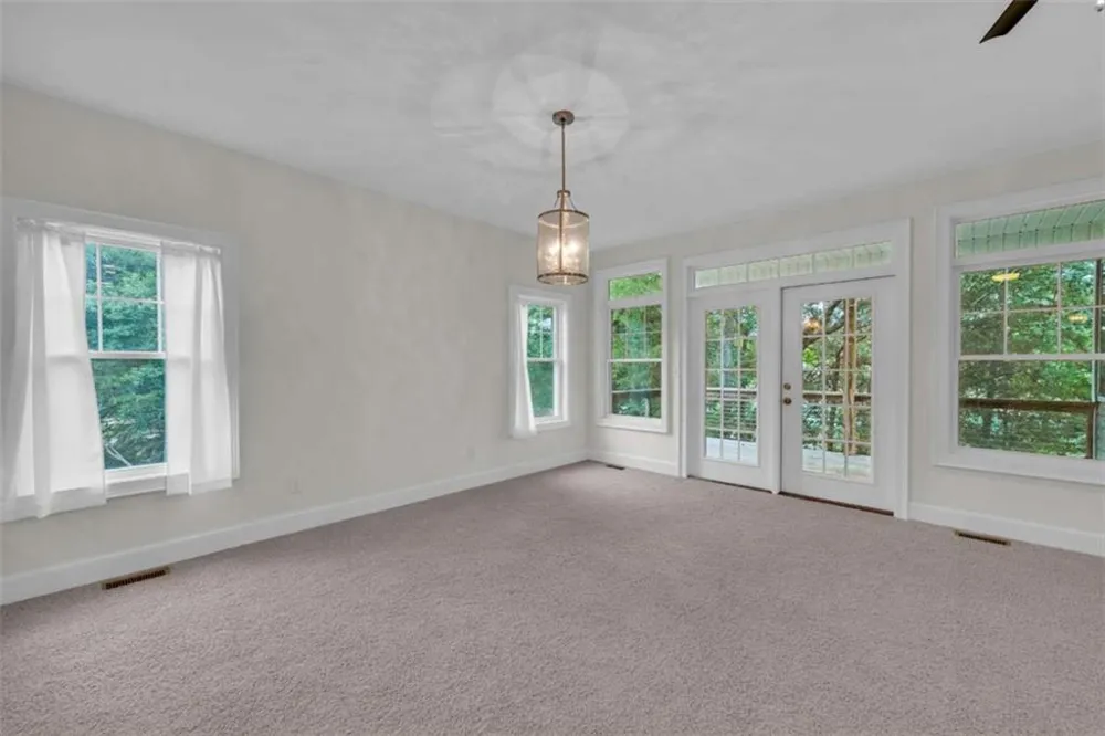 27 Classic Drive Hartwell, GA 30643