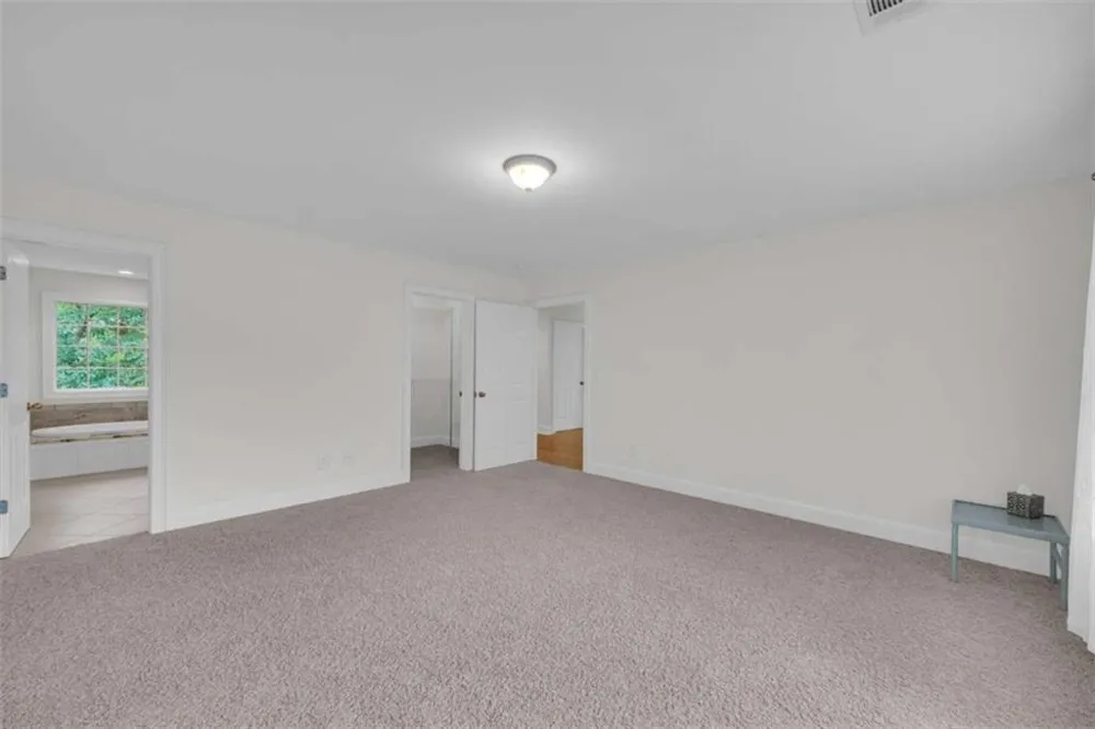 27 Classic Drive Hartwell, GA 30643